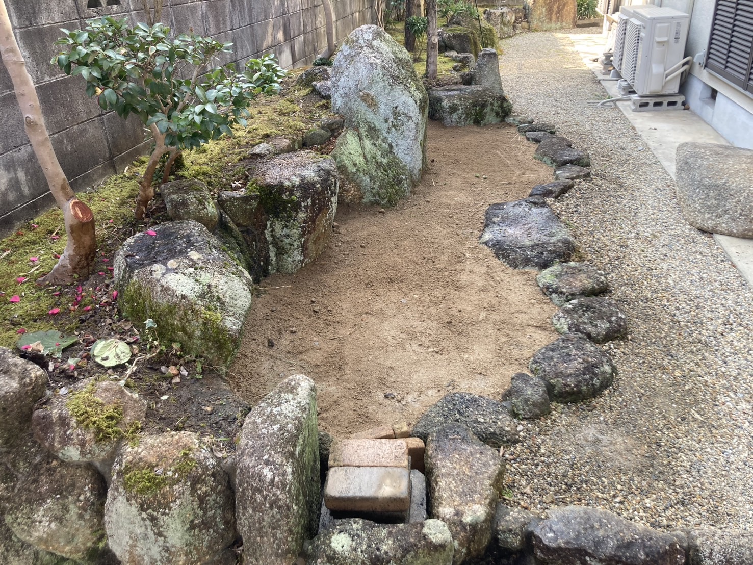 庭にある池の埋め戻し工事
