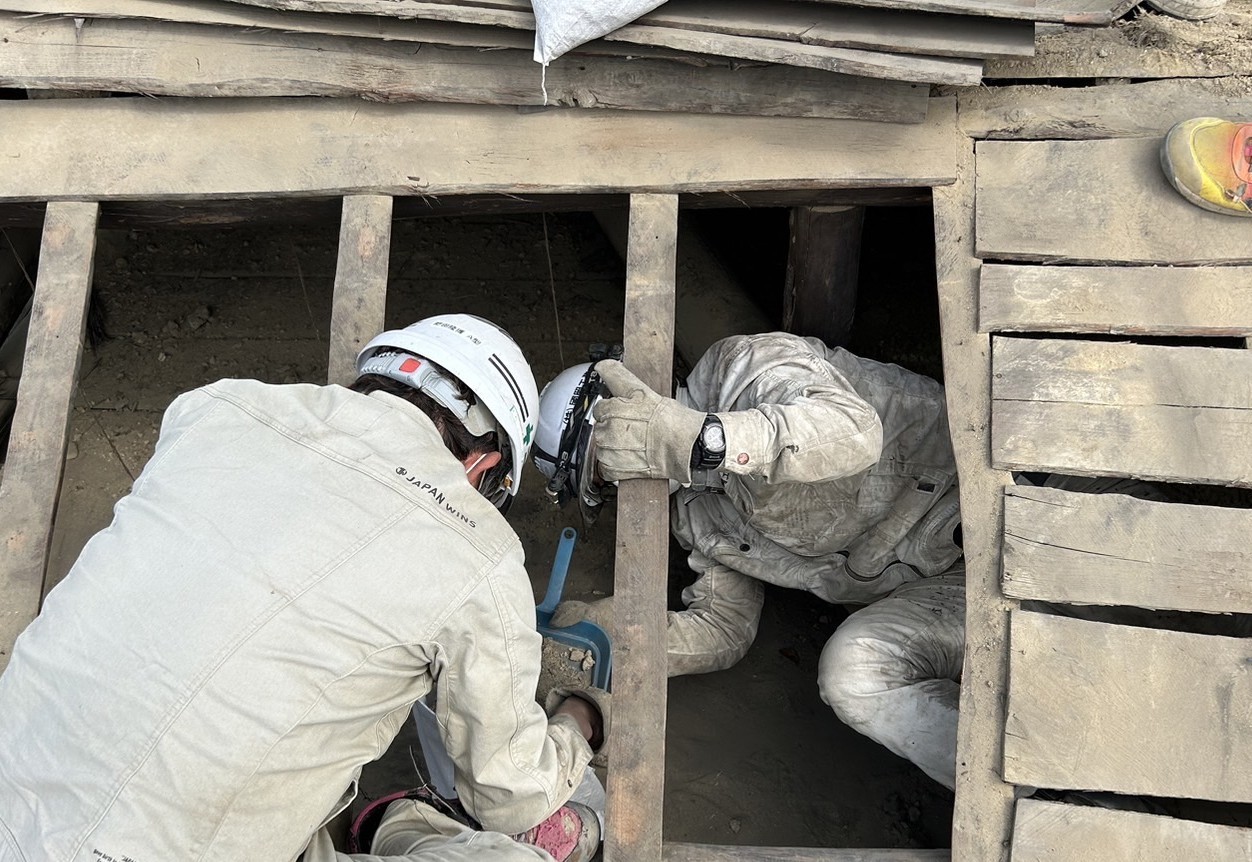 奈良県某所屋根葺き替えに伴う瓦の撤去状況